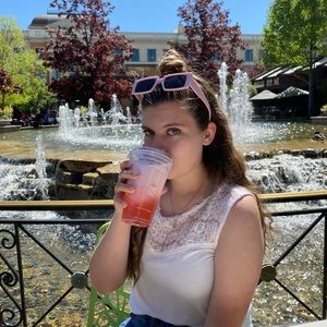 Meet your Posher, Lindsey